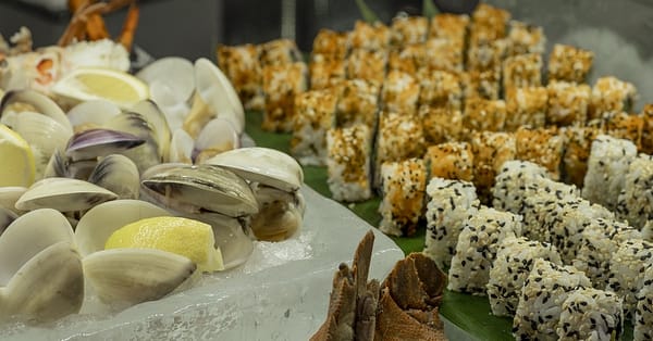 5* Seafood Theme Night Buffet W/Beverage For A Child Or Up To 4 Adults Abu Dhabi - Image 3