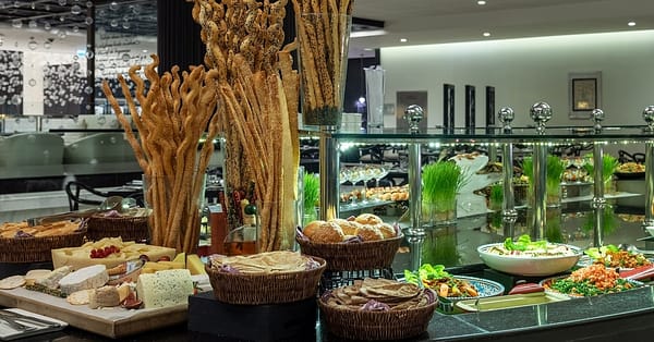 5* Seafood Theme Night Buffet W/Beverage For A Child Or Up To 4 Adults Abu Dhabi - Image 4