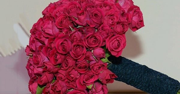 50 To 200 Roses And Card Dubai - Image 3