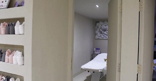 Classic, Gel Or Gel Polish Manicure And Pedicure Dubai - Image 4
