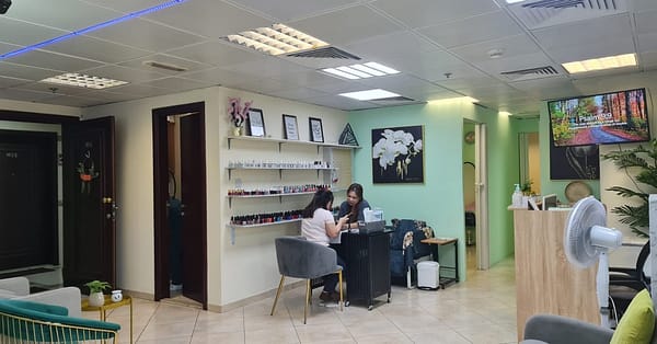 Enjoy A 60 Minute Hydra Facial With Blow Dry Or Manicure & Pedicure Abu Dhabi - Image 2