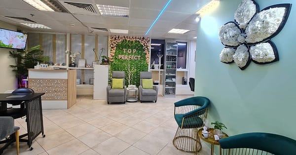 Enjoy A 60 Minute Hydra Facial With Blow Dry Or Manicure & Pedicure Abu Dhabi - Image 4