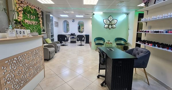 Enjoy A 60 Minute Hydra Facial With Blow Dry Or Manicure & Pedicure Abu Dhabi - Image 5
