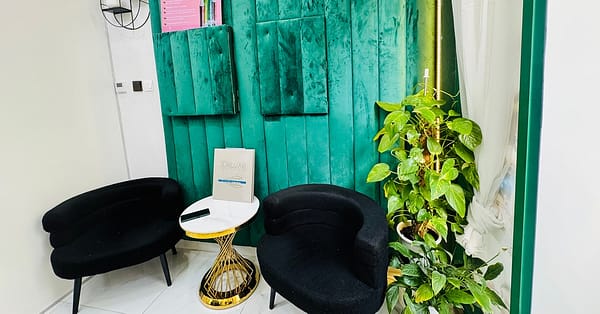 Expert Hair Wash, Hair Cut + Opt Blow-Dry, Hot Oil Or Facial Dubai - Image 4