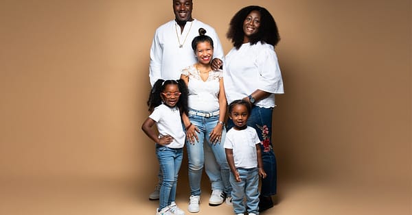 Family Photoshoot With Framed Image At Stu Studios Dubai Dubai - Image 4