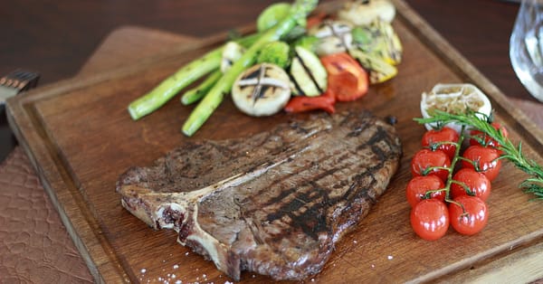 Food & Drink At Howdys Bar & Grill @ 5* Movenpick Grand Al Bustand Dubai - Image 4