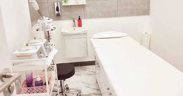 Get Your Glam On With Luxe Mani-Pedi Dubai - Image 4