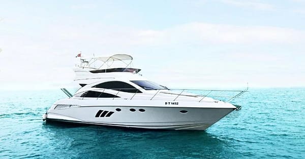 One-Hour Private Yacht Rental Dubai - Image 2