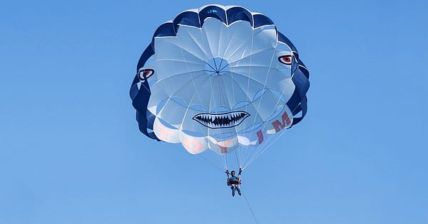 Parasailing In The Middle Of The Sea At 500ft For One Or Two Dubai - Image 2