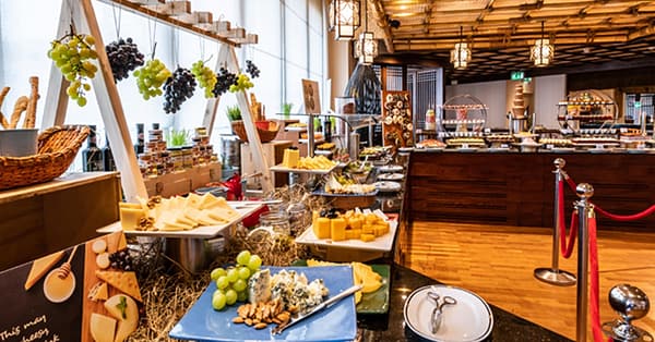 Saturday Brunch With Soft Beverages Dubai - Image 2