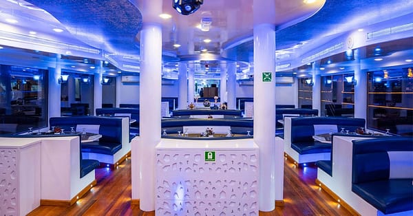 Marina Dinner Cruise On A Luxury Yacht Dubai - Image 9