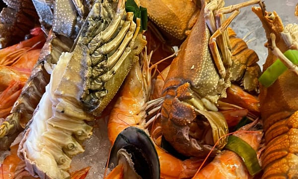 5* Seafood Theme Night Buffet W/Beverage For A Child Or Up To 4 Adults Abu Dhabi - Image 9