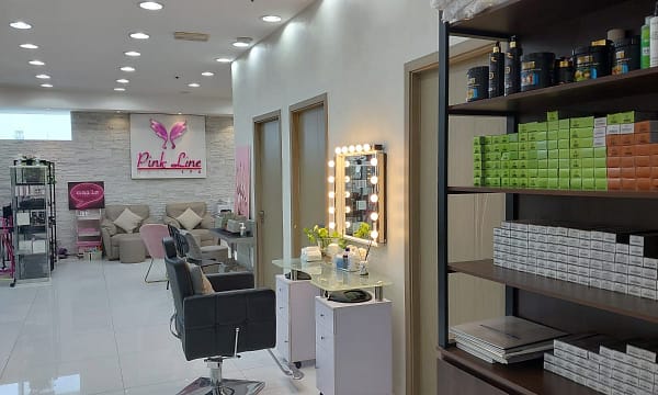 A Hair Wash, Blowdry, Haircuts, Hot Oil Treatment, Hairmask & More Dubai - Image 6