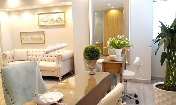 Mani-Pedi With Normal Colour Abu Dhabi - Image 2
