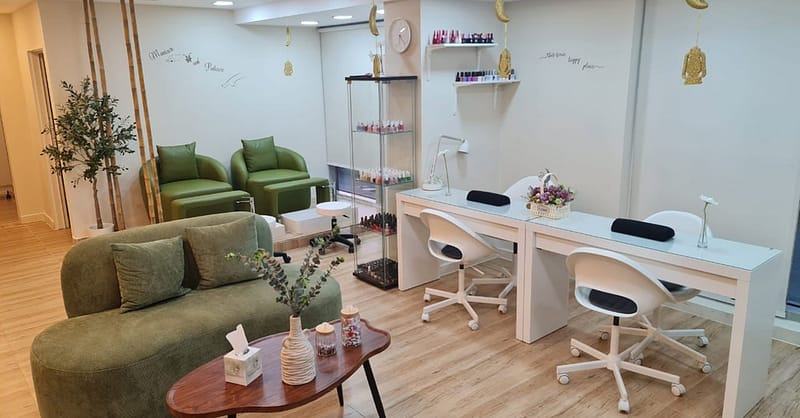 Classic Mani & Pedi